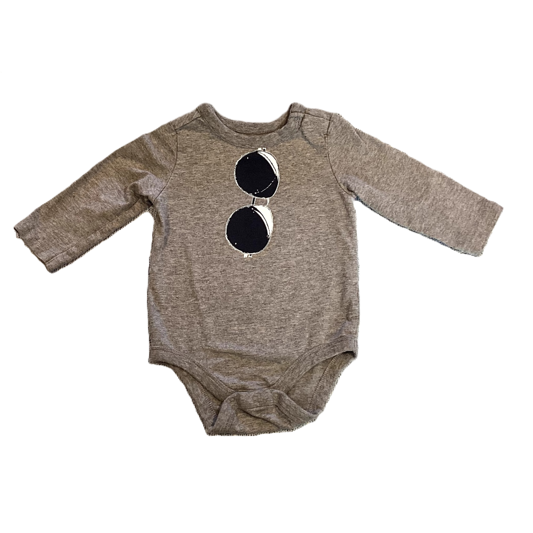 6-12 Boys Baby Gap Light Grey Long Sleeved Onesie with Fake Sunglasses