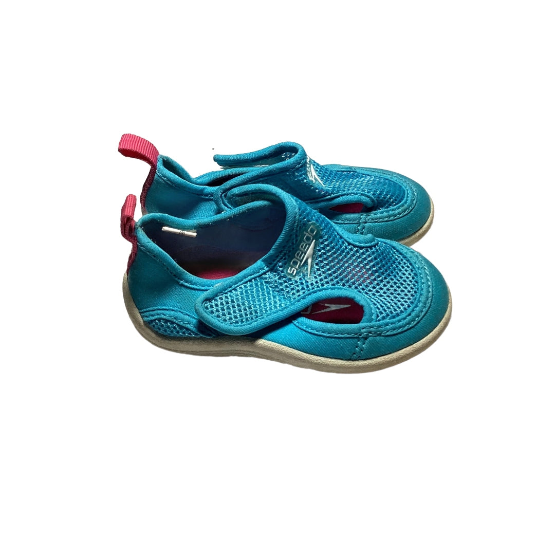 Size 5/6 Speedo Turquoise Water Shoes