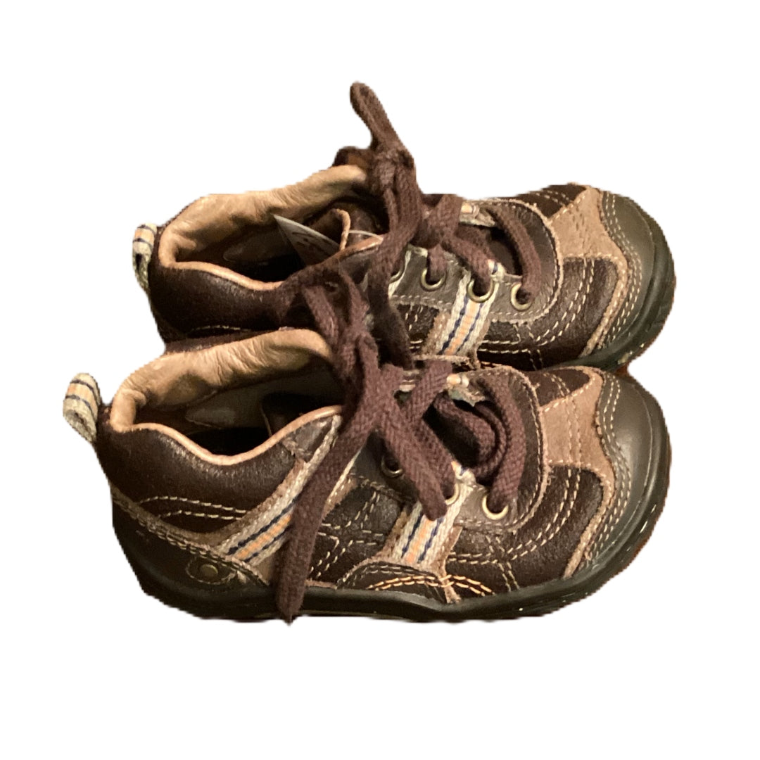 Size 5.5 Stride Rite Brown/Tan Leather Sneakers w/Tan Stitching